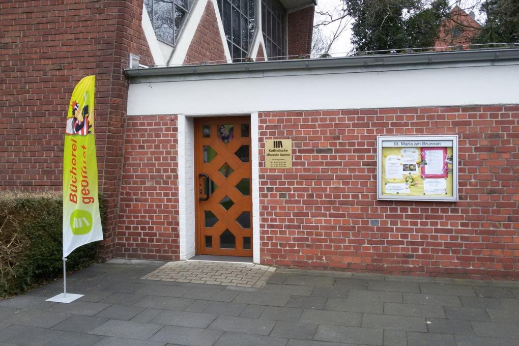 Aussenansicht des Büchereieingangs